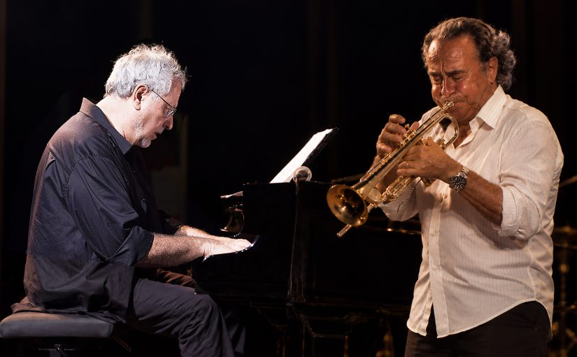 Claudio Angeleri al pianoforte e Franco Ambrosetti al flicorno durante un concerto